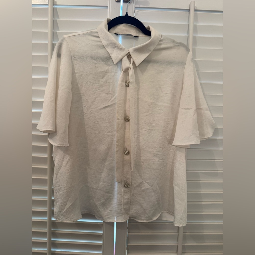 Zara Cream Flowy Button-Front Blouse with pearls size XL